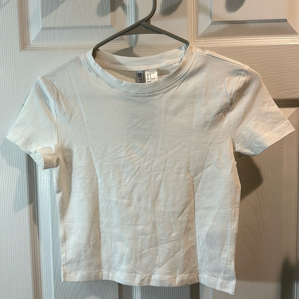 H&M DEVIDED TSHIRT SIZE S PETITE